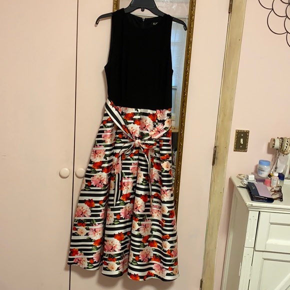 MIDI black with pink and red flowers dress - Picture 3 of 7